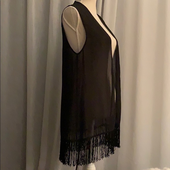 Black sleeveless fringe open tunic - Picture 4 of 6